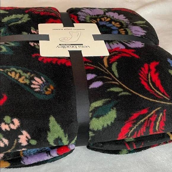 NWT Vera Bradley Essential Throw in Venetian Paisley Pattern - Picture 9 of 12